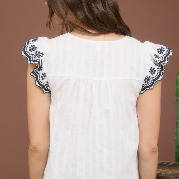 clip dot vneck with contrast embroidery ruffle sleeve - Picture 2 of 6